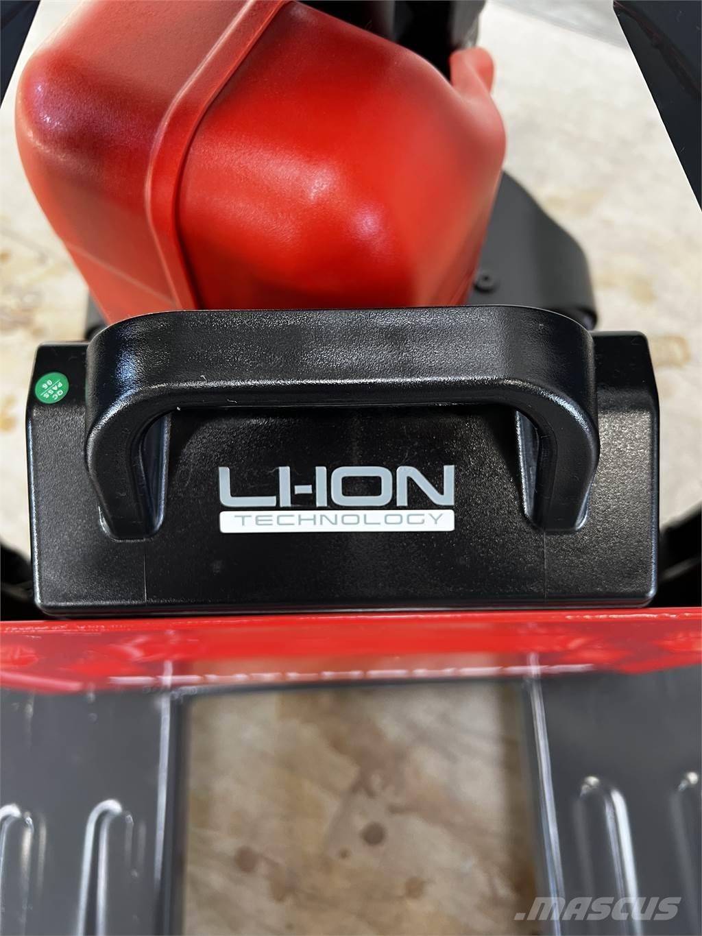 Linde MT12 Pedestrian stacker