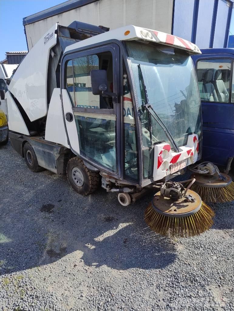 Johnston CN 200 Sweepers