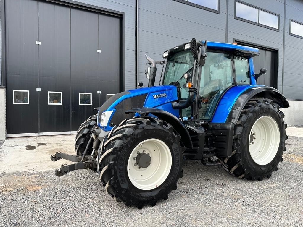 Valtra N 123 Tractors