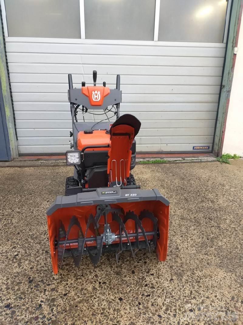 Husqvarna ST420 Snow throwers