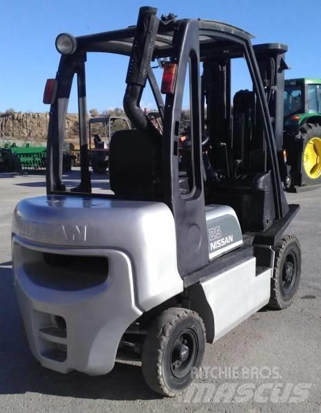 Nissan FD02A25Q Diesel trucks