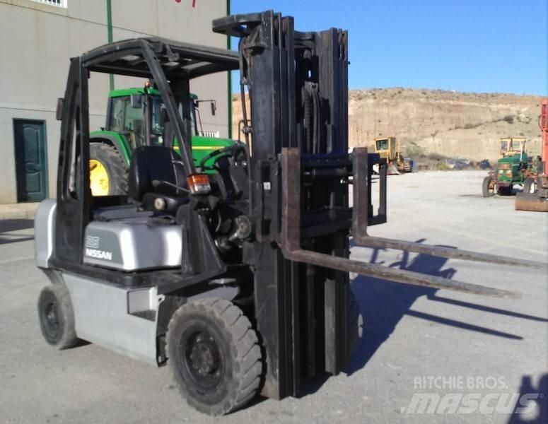 Nissan FD02A25Q Diesel trucks