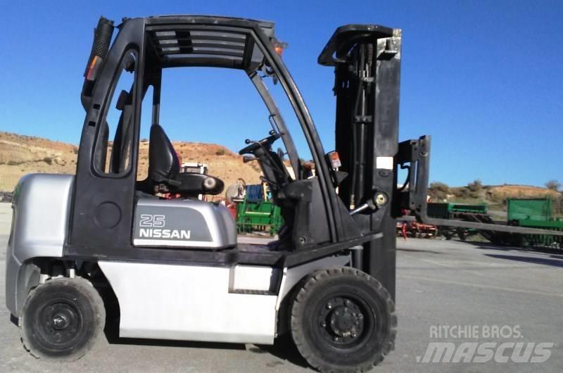 Nissan FD02A25Q Diesel trucks