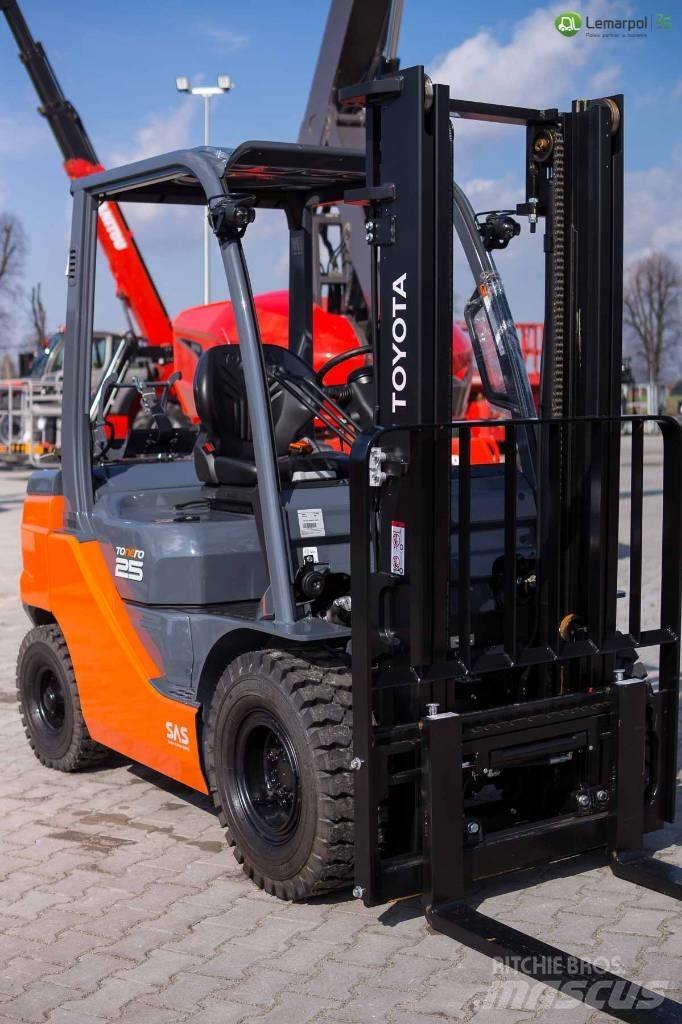 Toyota 02-8 FG F 25 LPG trucks