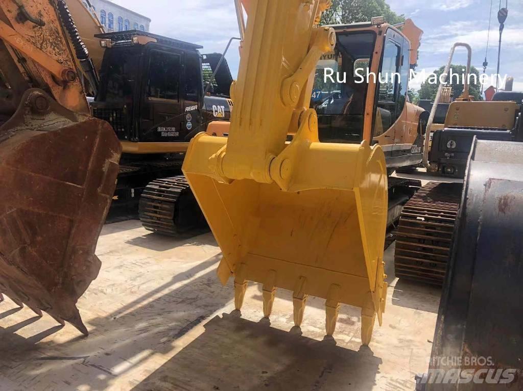 Komatsu PC220-7 Crawler excavators