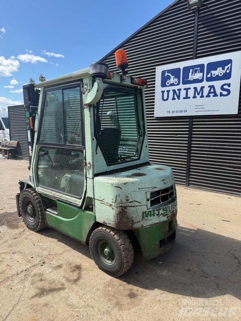 Mitsubishi FD 25 Diesel trucks