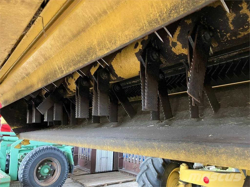 New Holland TX67 Combine harvesters