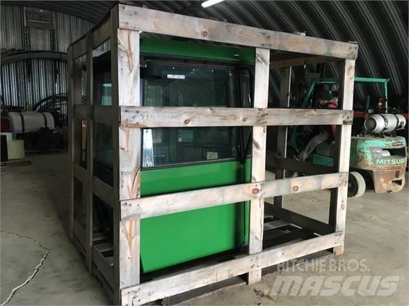 John Deere  Cabins and interior