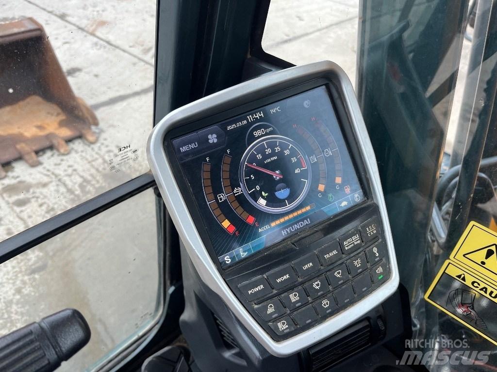 Hyundai HX140LC Crawler excavators
