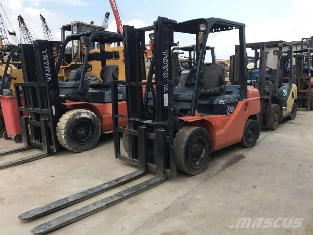 Toyota FD 30 Diesel trucks