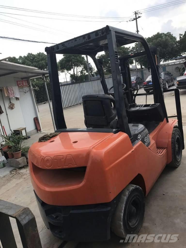 Toyota FD 30 Diesel trucks