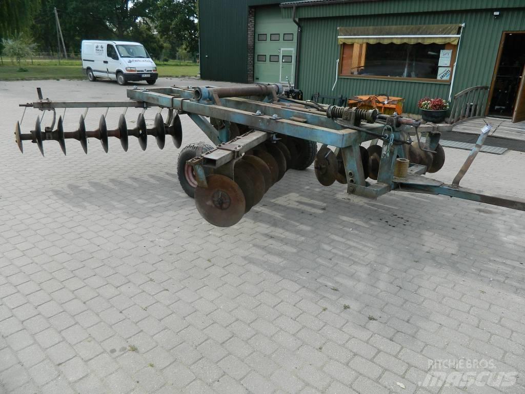 Fiskars FTR32 Disc harrows