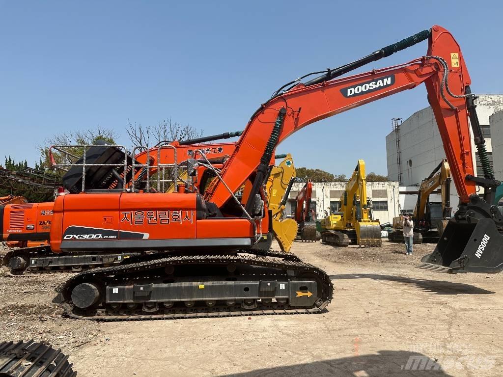 Doosan DX 300 Mini excavators  7t - 12t