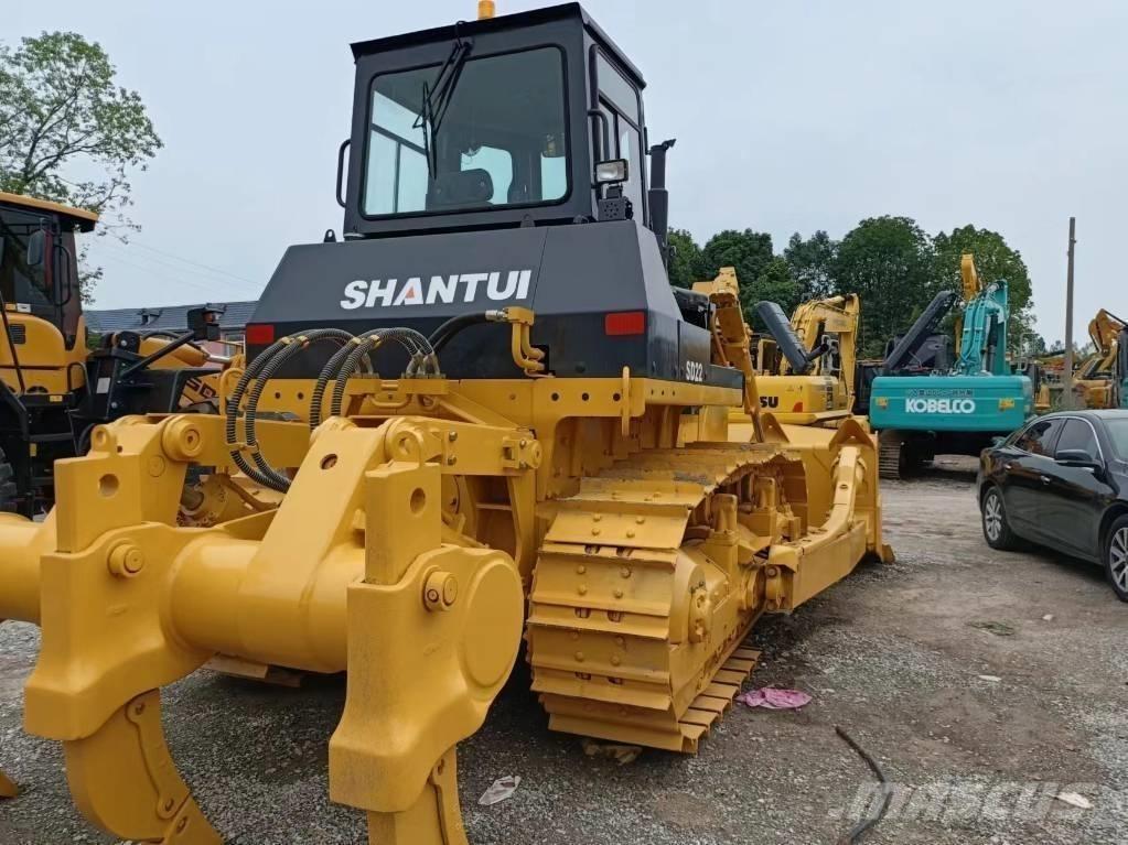 Shantui D22 Crawler dozers