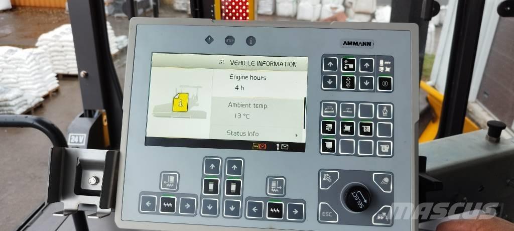 ABG 6820 Asphalt pavers