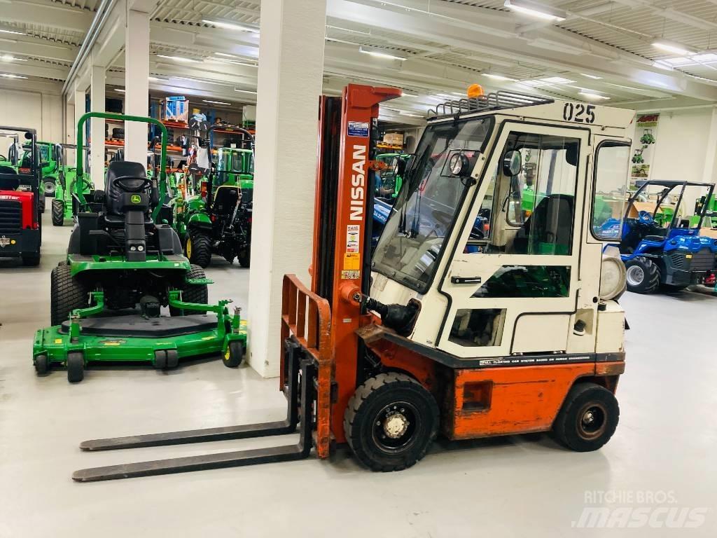 Nissan 25 LPG trucks