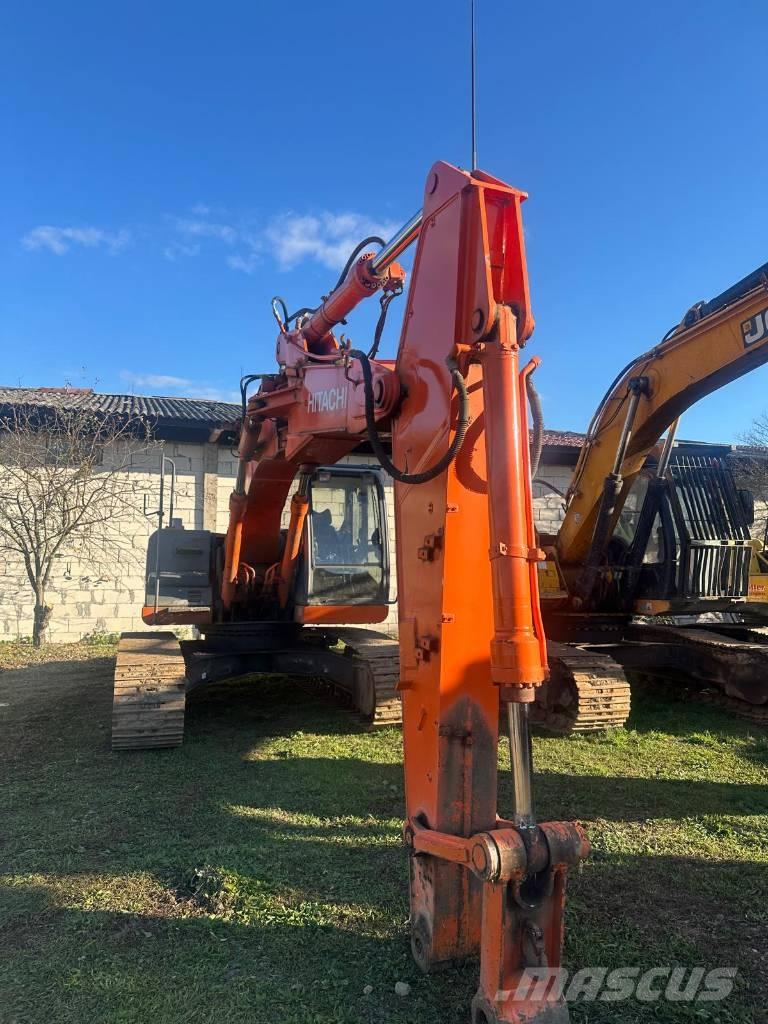 Hitachi ZAXIS 210LC3 Chassis and suspension