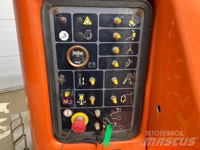 JLG E400AJP Articulated boom lifts