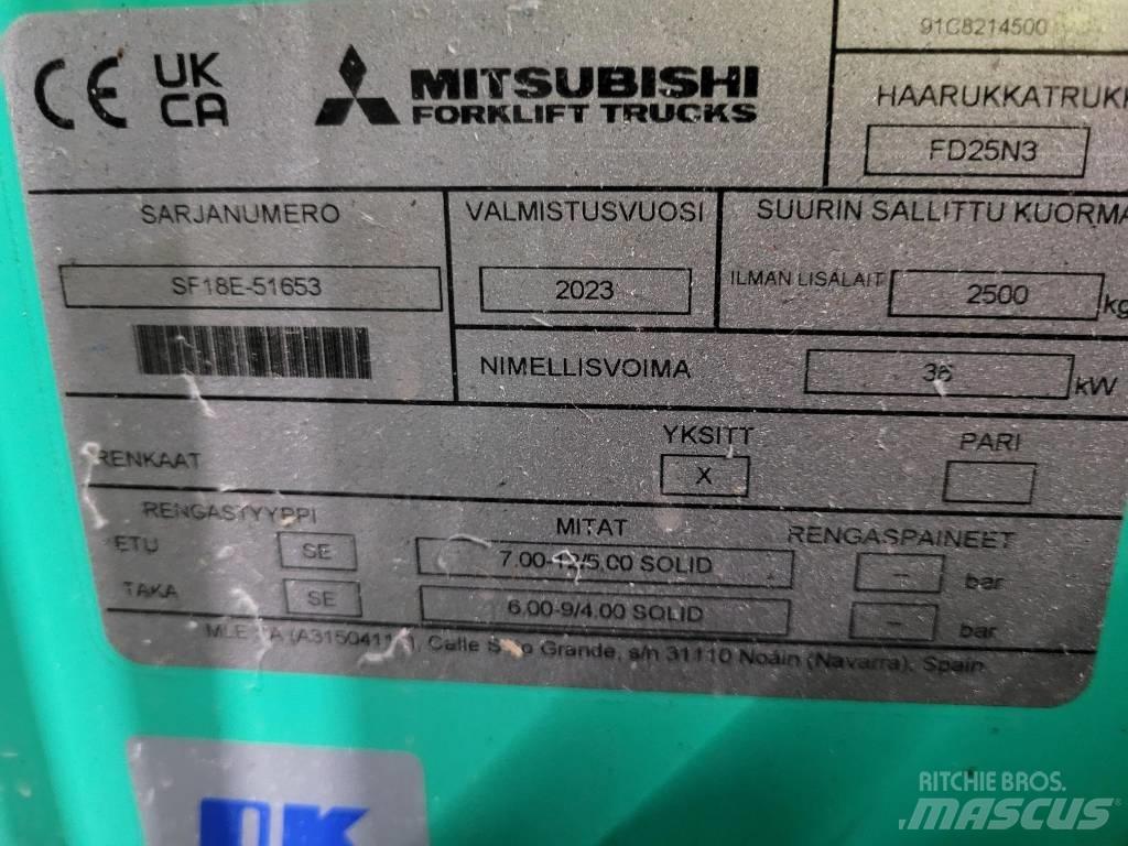 Mitsubishi FD25N3 Diesel trucks