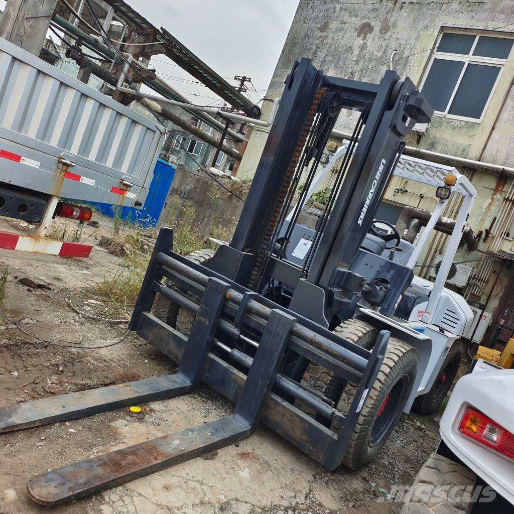 TCM FD 100 Diesel trucks