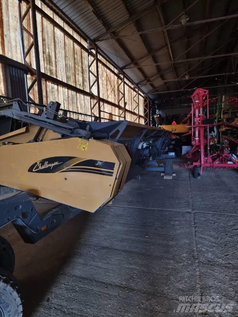 Challenger 680B Combine harvesters