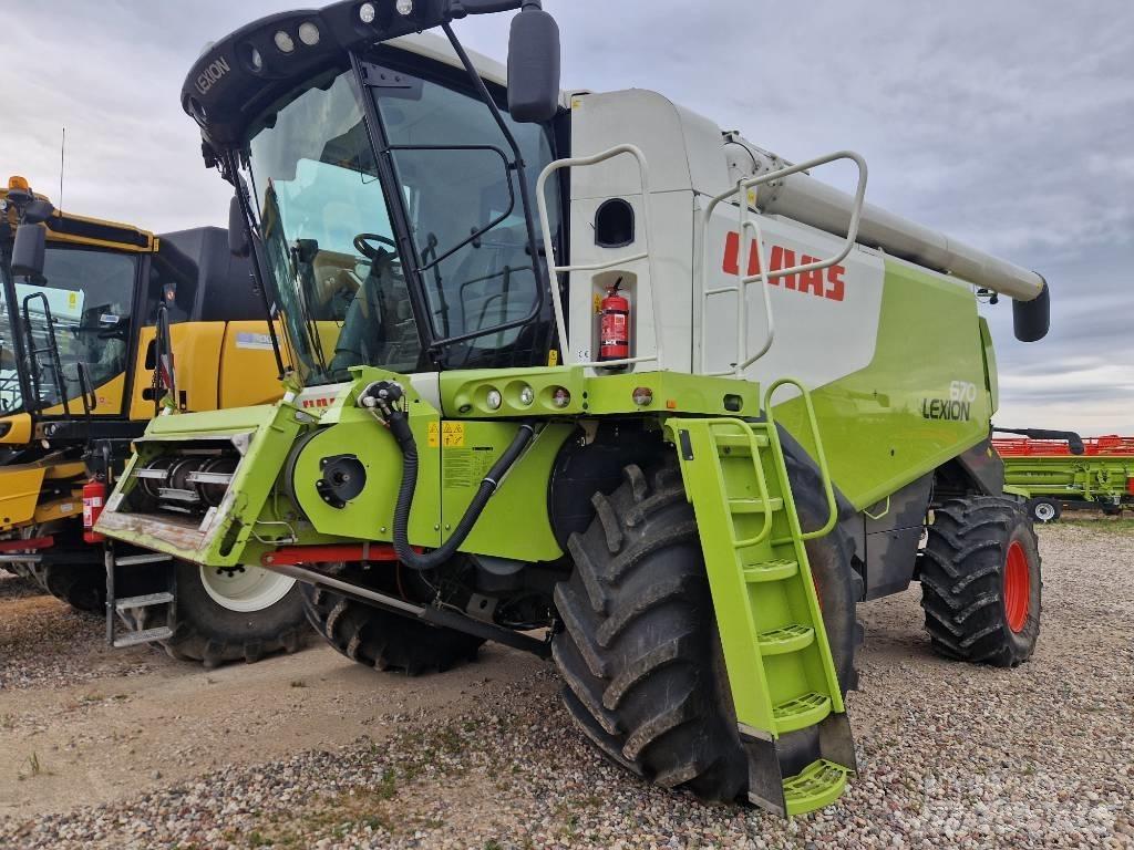 CLAAS Lexion 670 Combine harvesters