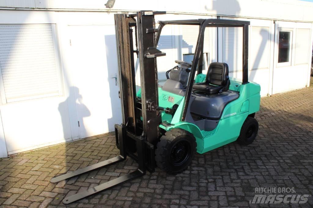 Mitsubishi FD25N Diesel trucks