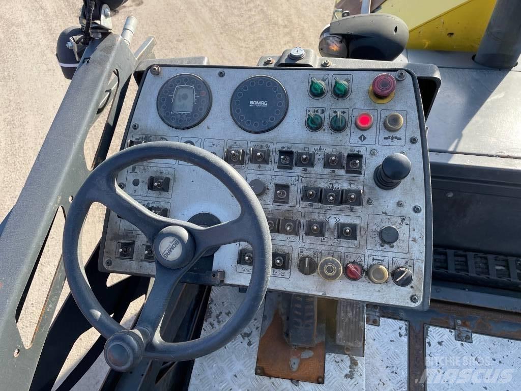 Bomag BF 300 P Asphalt pavers