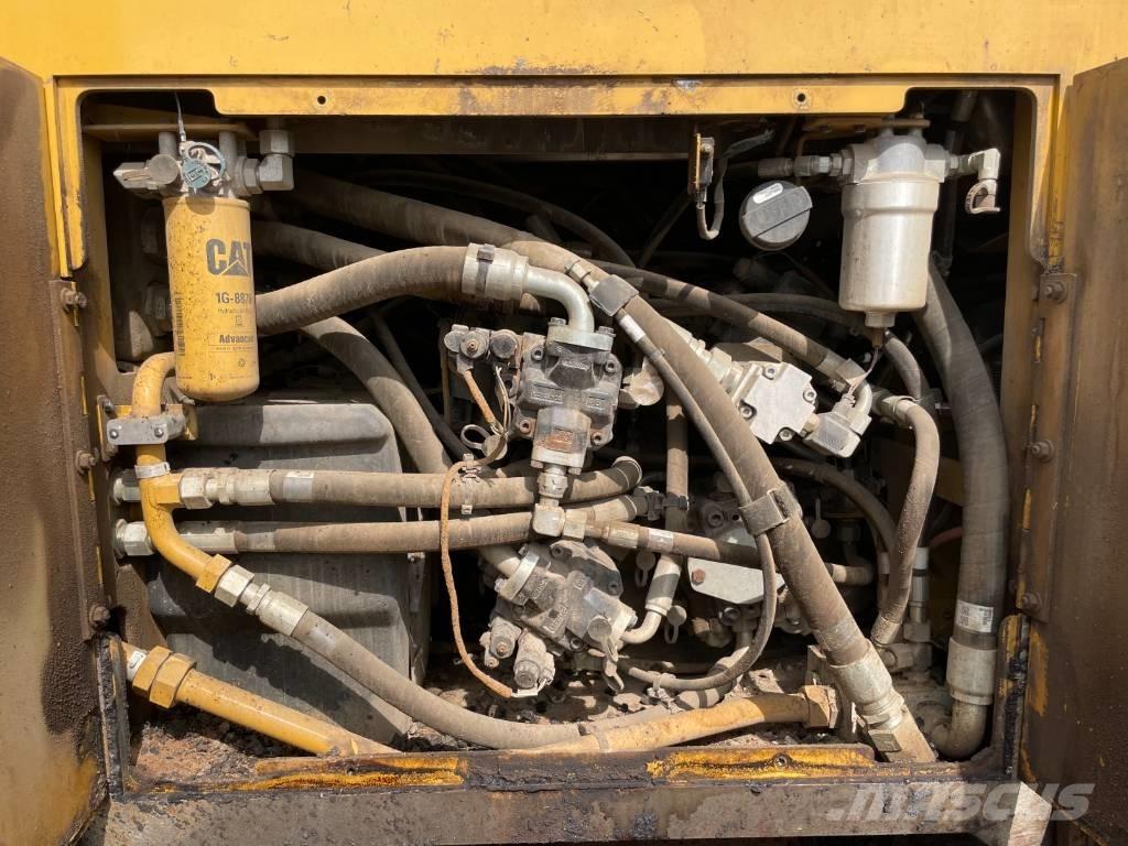 CAT AP555F Asphalt pavers