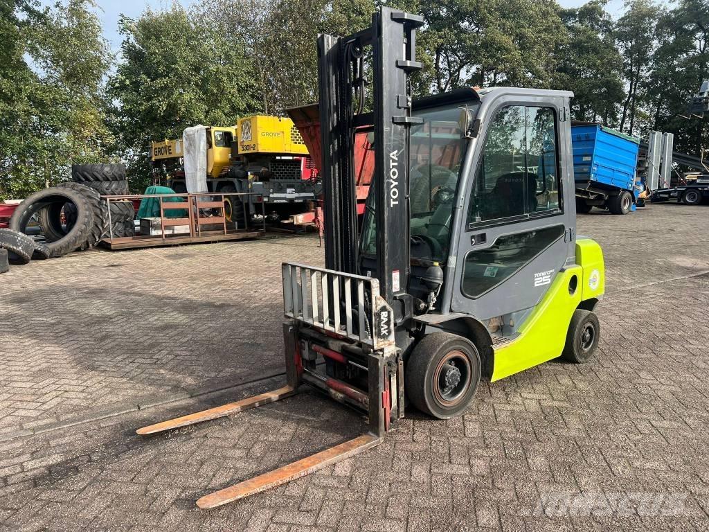 Toyota 06-8FD25F Diesel trucks