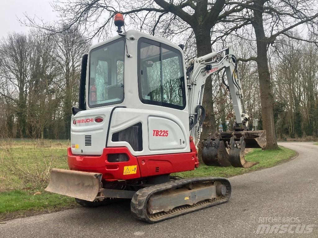 Takeuchi TB225 extra Mini excavators < 7t (Mini diggers)