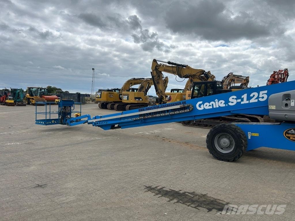 Genie S 125 Telescopic boom lifts