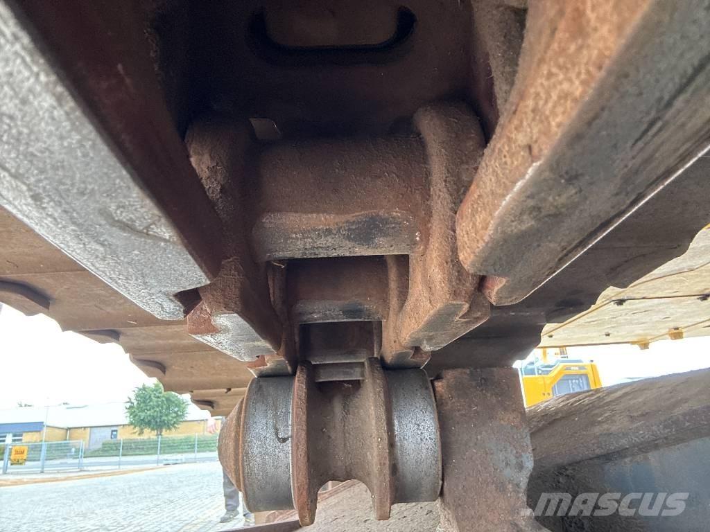 Komatsu HB215LC-1 Waste / industry handlers