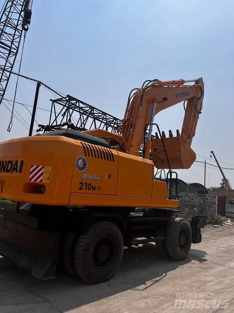Hyundai 210W-7 Wheeled excavators