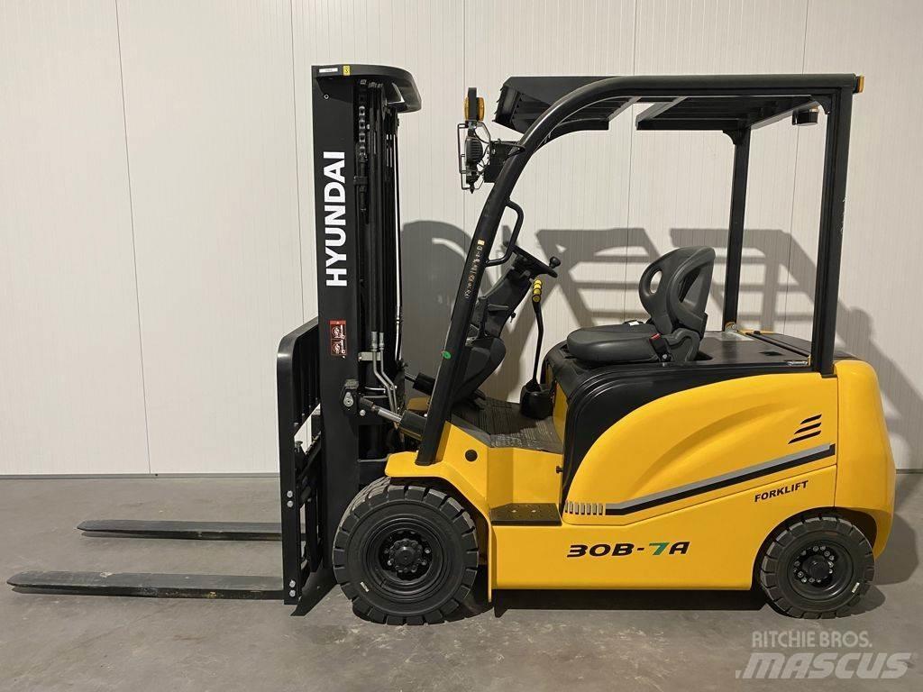 Hyundai 30B-7A Electric forklift trucks