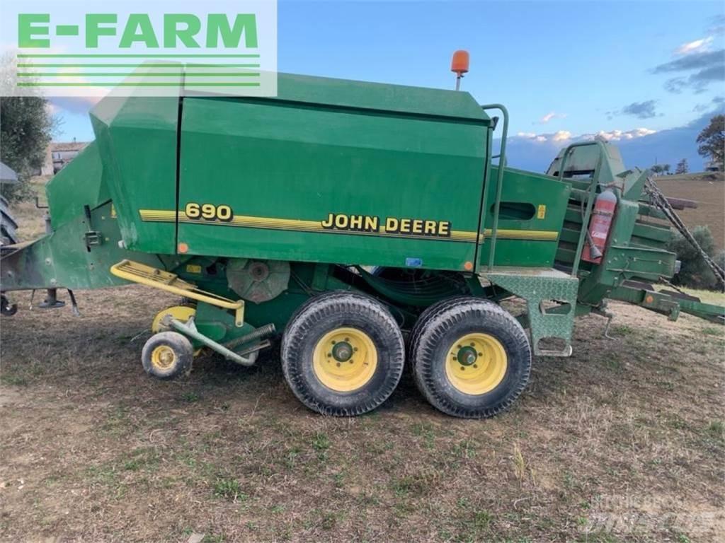 John Deere 690 Square balers