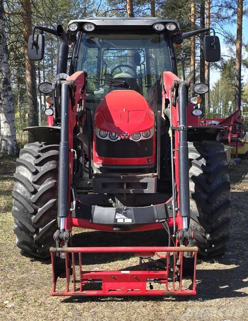 Massey Ferguson 5613 Tractors