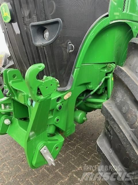 John Deere 7230 R Tractors