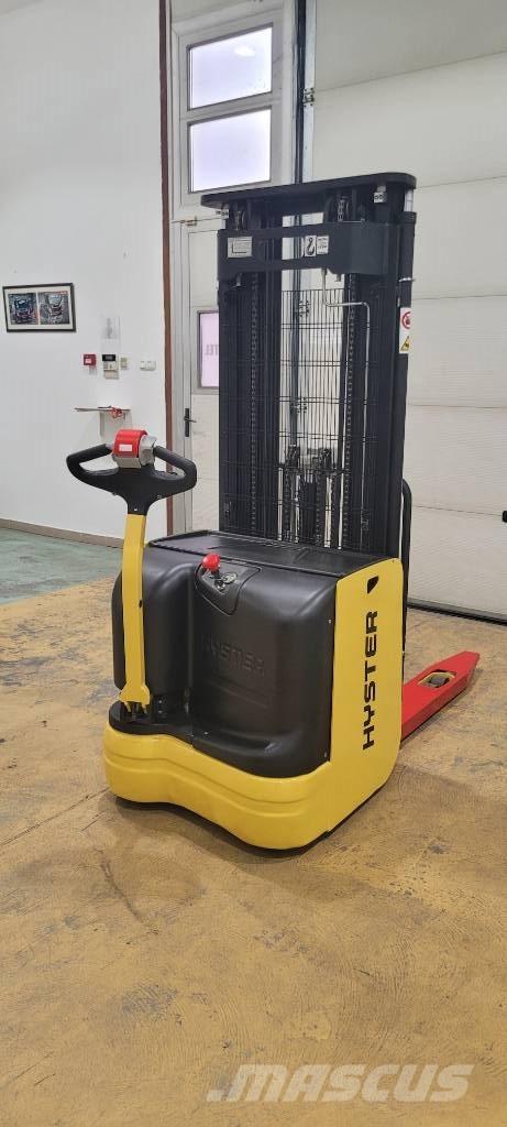 Hyster S 1.4 AC Self propelled stackers