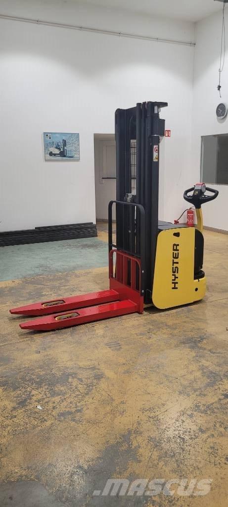 Hyster S 1.4 AC Self propelled stackers
