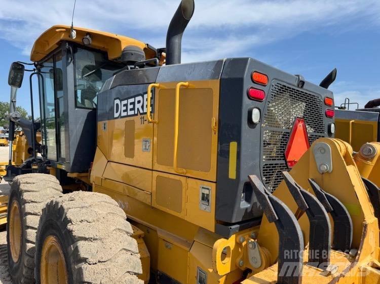 DEERE 772GP Graders