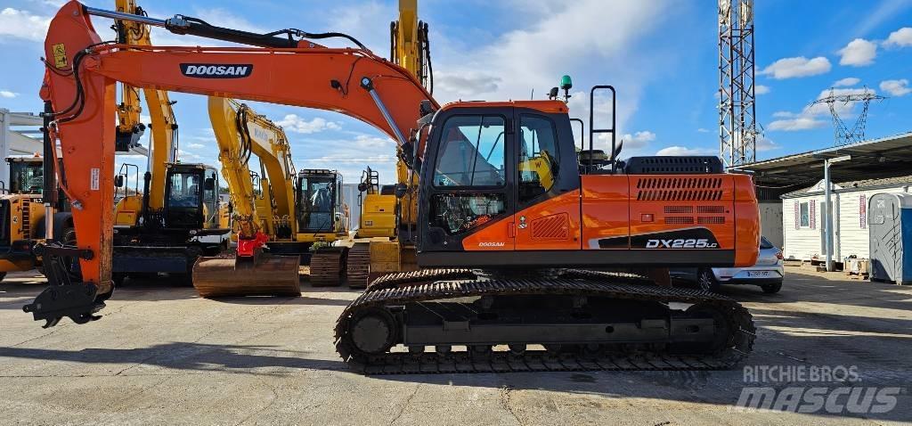 Doosan DX 225 Crawler excavators