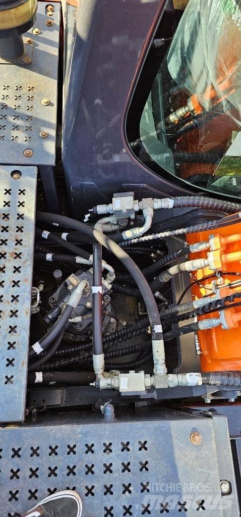 Doosan DX 225 Crawler excavators