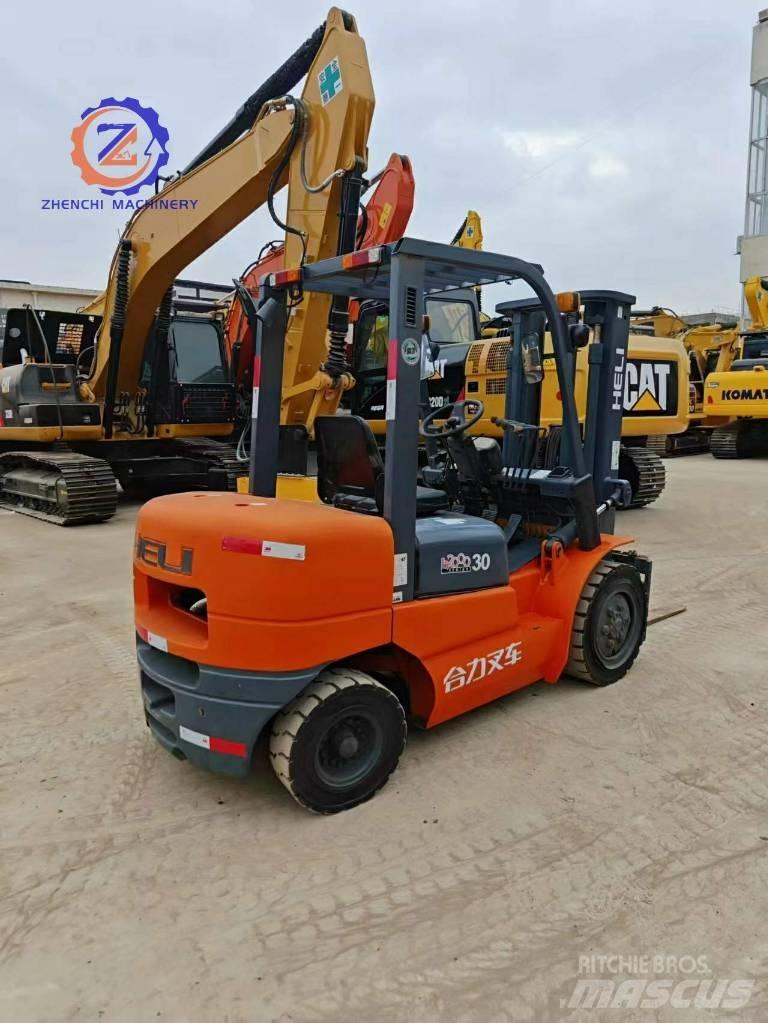 Heli CPCD 30 Diesel trucks