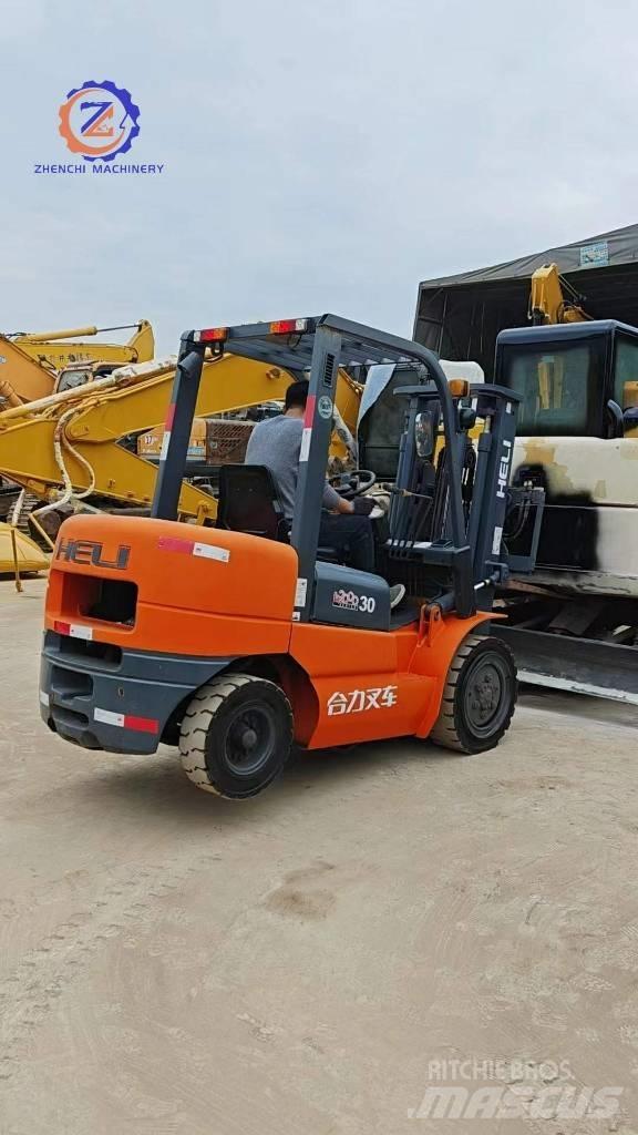 Heli CPCD 30 Diesel trucks