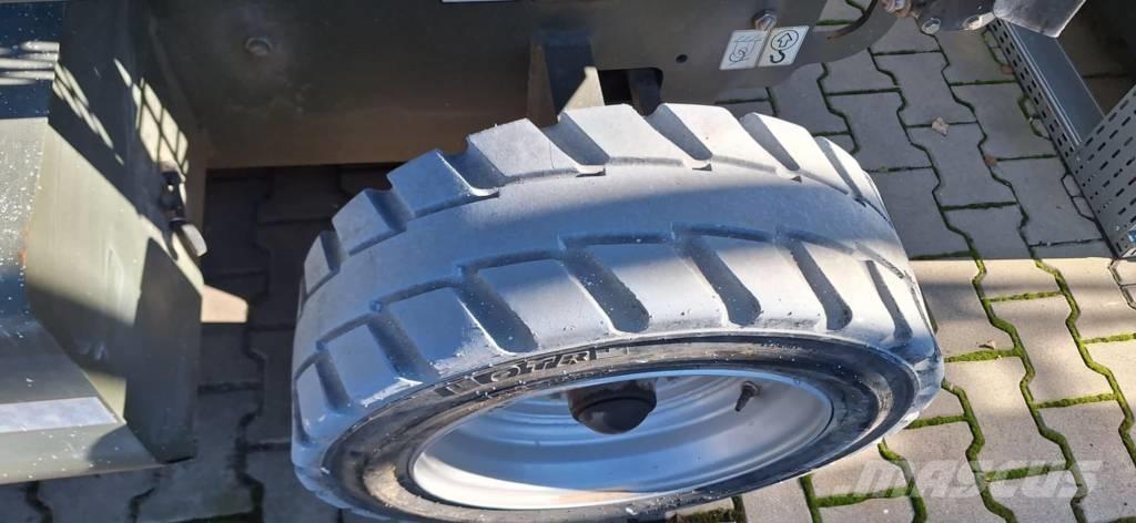 JLG M 3369 Scissor lifts