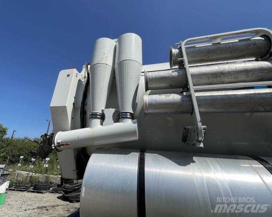 Vactor 2100 PLUS Commercial vehicle