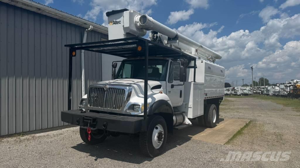 Altec LRV55 Truck mounted platforms