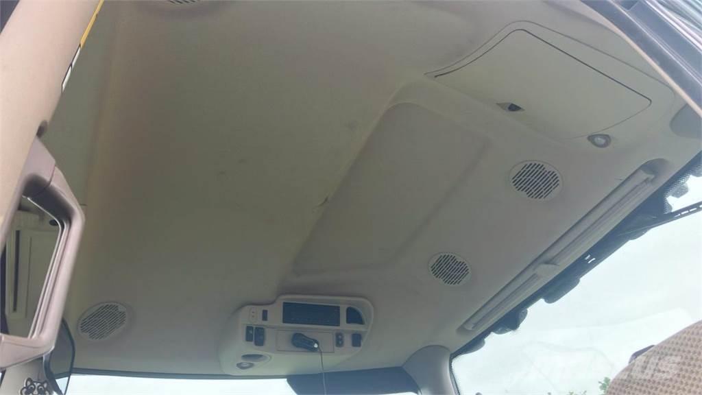 John Deere 6230R Tractors