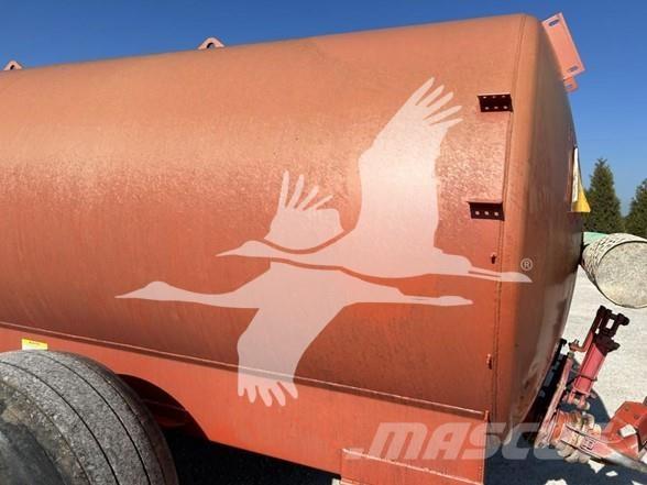 Calumet V3750 Manure spreaders